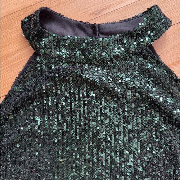 🍂CLEAROUT Green Sequin Halter Top - Cable & Guage - Picture 4 of 12